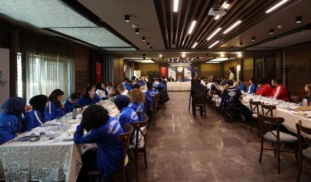Başkan Büyükakın Kağıtspor’lu şampiyonlarla buluştu